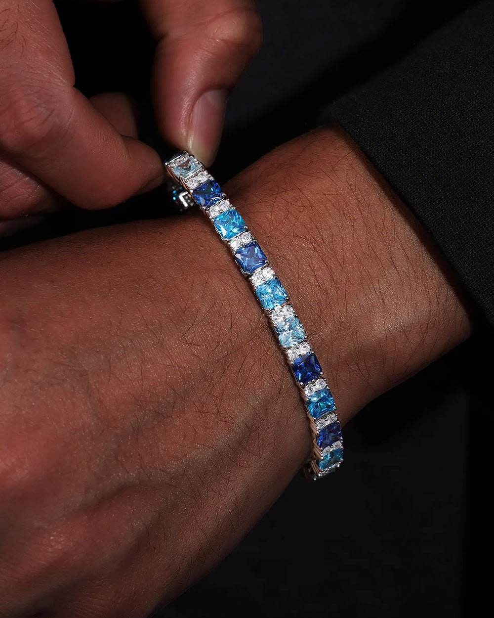 MOISSANITE OCEAN BLUE STONES BRACELET.
